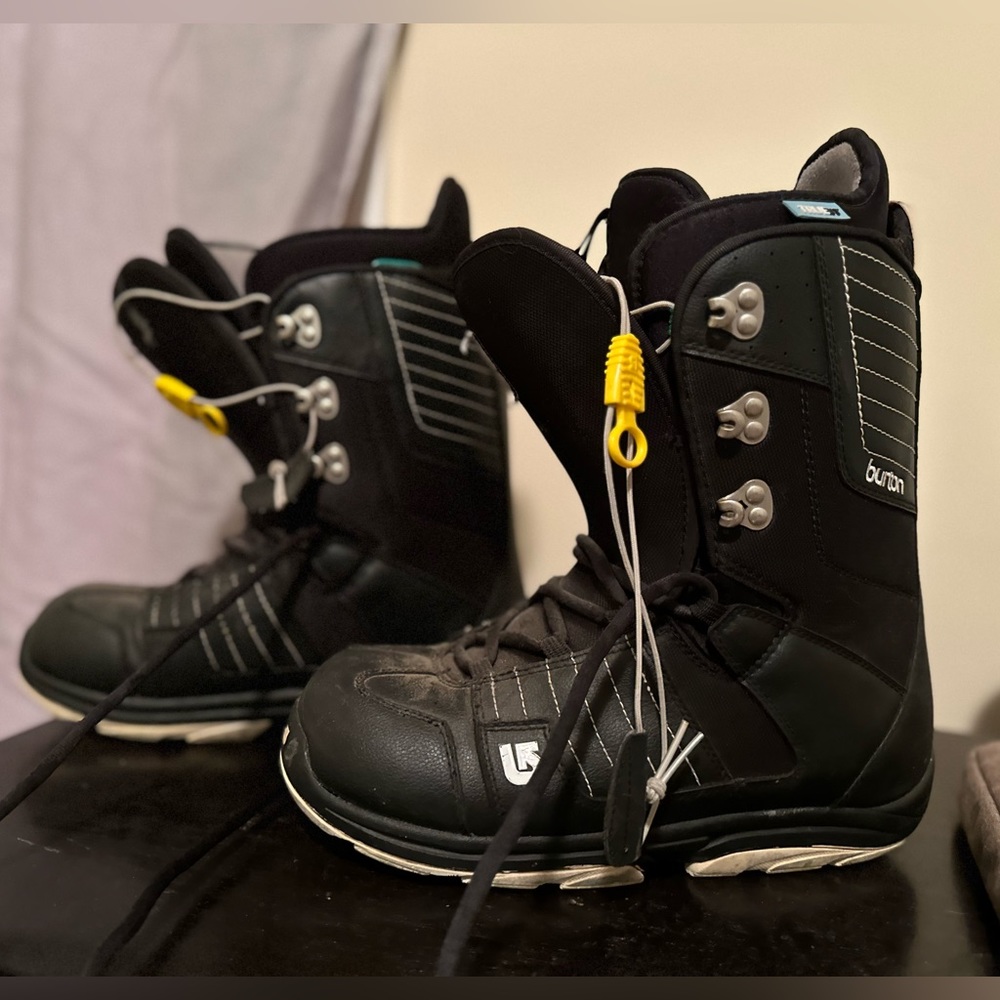 Women’s Burton snowboard boots